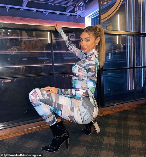 Chantel Jeffries gets cheeky as she flaunts her。